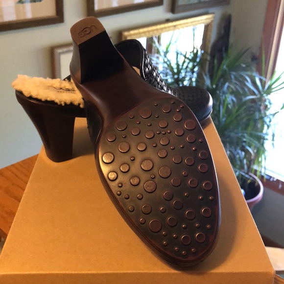 NIB UGG Gabriella Clog/Mule size 7 - Picture 6 of 9